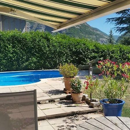 Au Paradis Des Grillons Espinasses Exterior foto