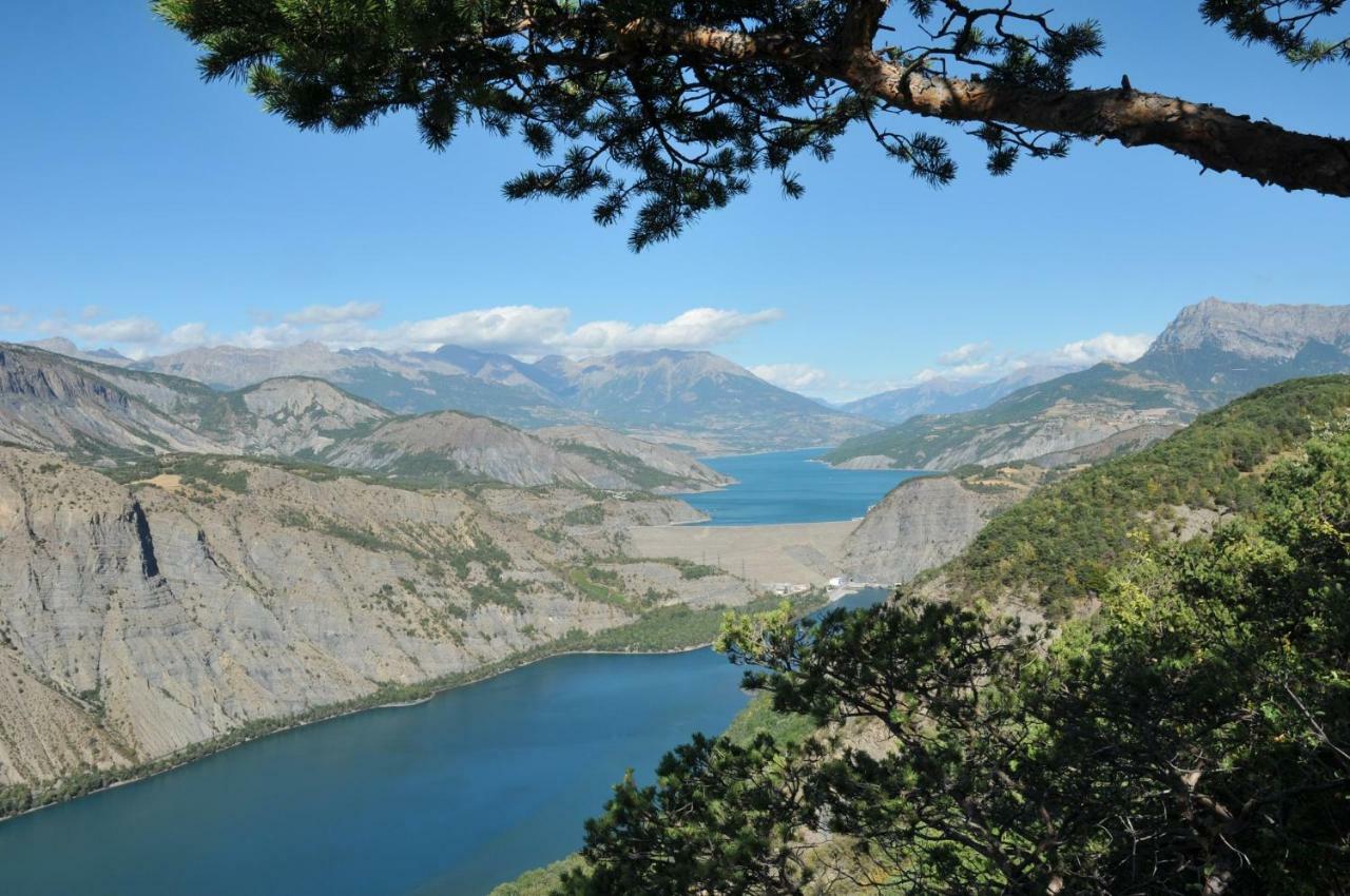 Au Paradis Des Grillons Espinasses Exterior foto